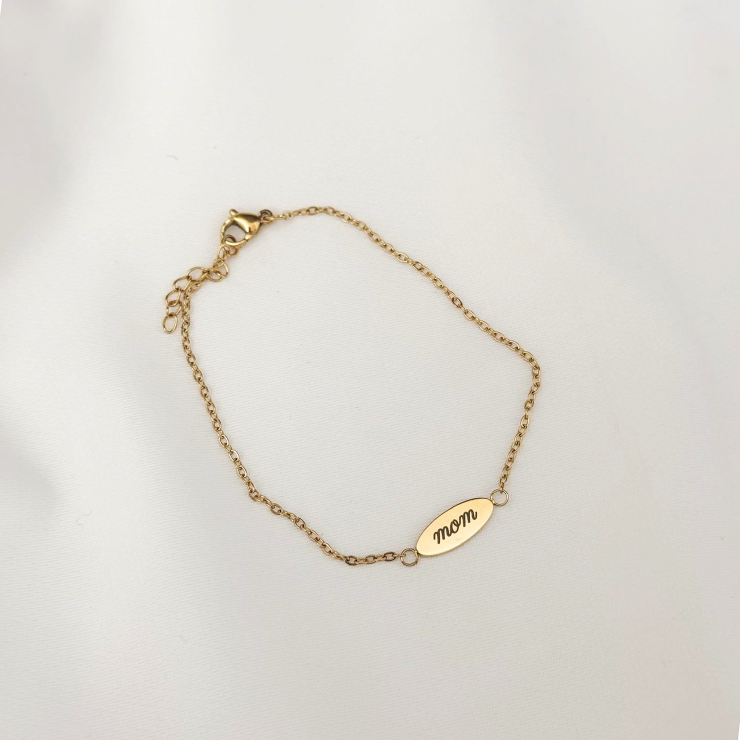 18K Gold Oval Bracelet (Engravable)
